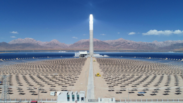 戈壁“追光”铸就奇迹 浙江援青德令哈光热电站连续三年超产，熔盐塔点亮高原“金山银山”